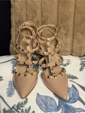 Mix No. 6 Liraven Studded T-Strap Pumps Nude Patent Rockstud Style